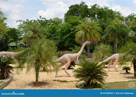 herbivoor dinosaurussen stock afbeelding image  woestijn