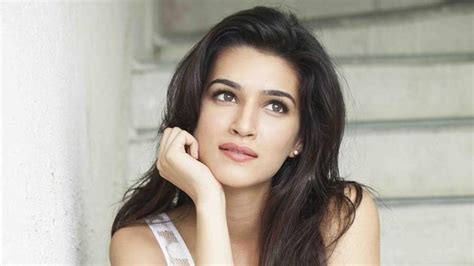 Kriti Sanon On Her Struggling Days I Was Told I’m Too Good Looking To