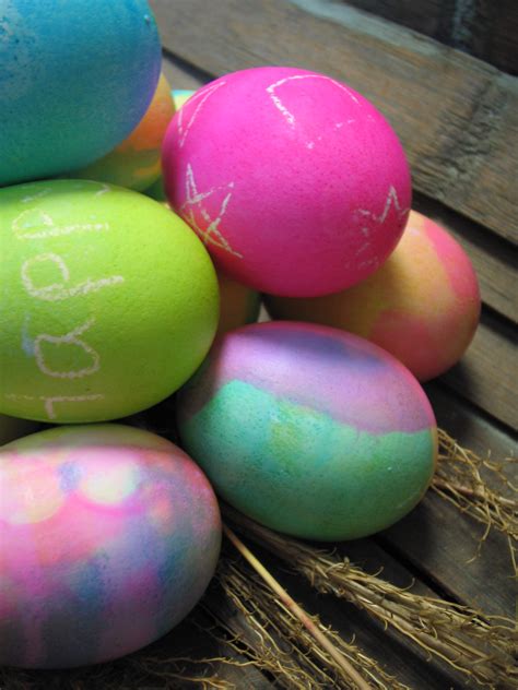 amazing easter eggs fun festive unique ways  decorate  eggs