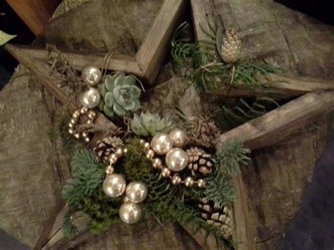 ster met oa kerstgroen propjes en kerstballetjes christmas time christmas wreaths xmas