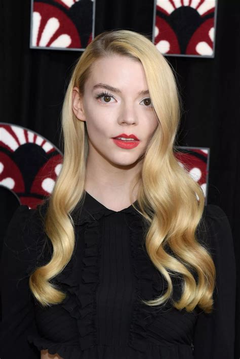 Hay Polémica Porque Revista Llamó A La Actriz Anya Taylor Joy Mujer De