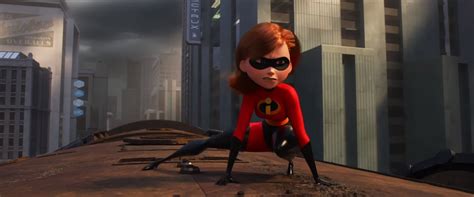 in new ‘incredibles 2 trailer elastigirl gets to be super while her