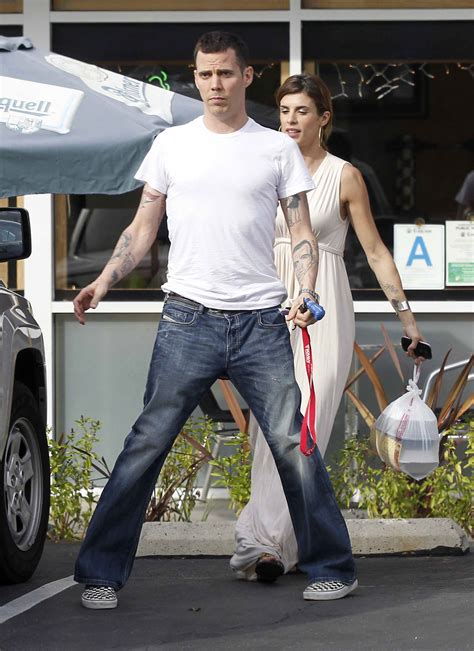 elisabetta canalis and steve o are definitely more than