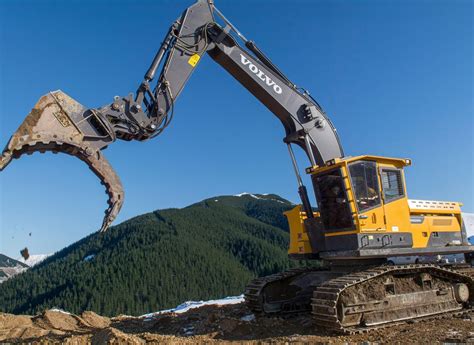 custom built volvo excavators  helping drive  vital part    zealand economy