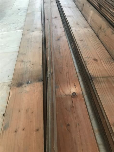 houten vloer leggen oude vloerdelen en vloer reparatie werkspot