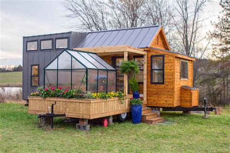 meet  tiny mobile home   equipped   tiny greenhouse