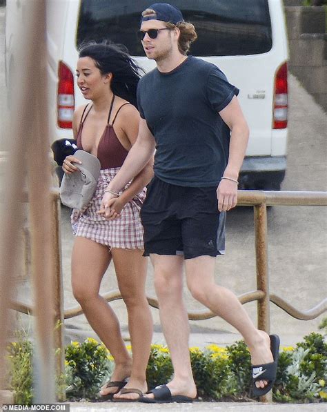 5sos Luke Hemmings Shows Girlfriend Sierra Deaton Around As The Pair