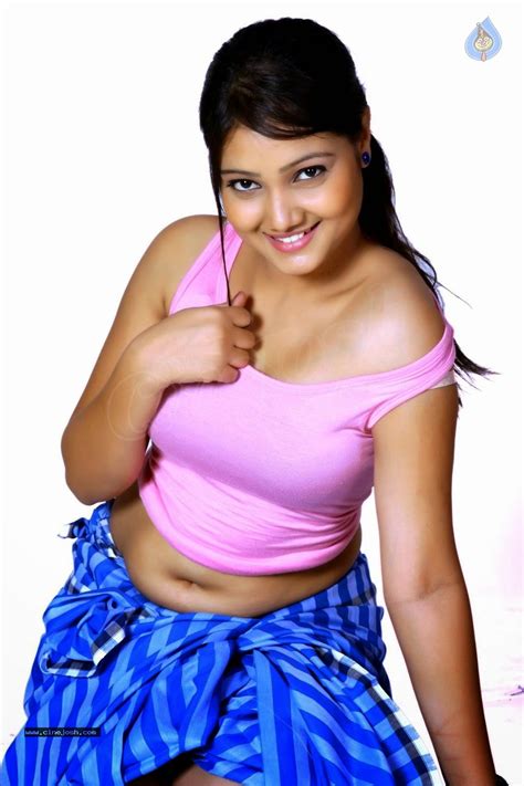 indian garam masala priyanka actress hot spiy blue lungi navel stills