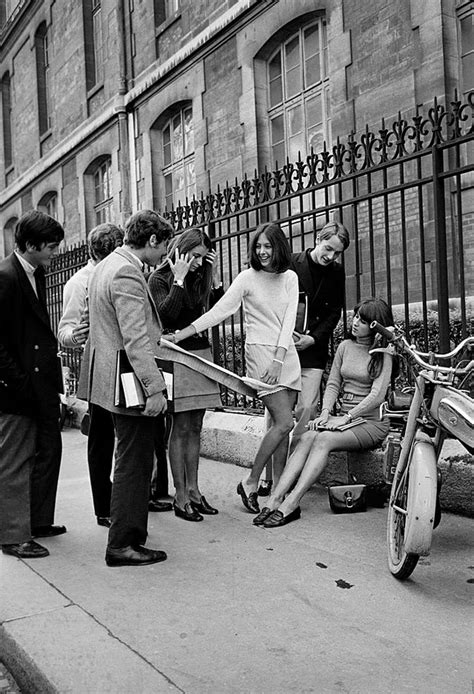 sixties  extending mini skirt fashion  paris