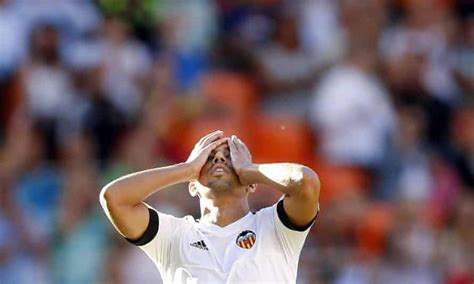 Valencia Fans Turn On Nuno After Running Out Of People To