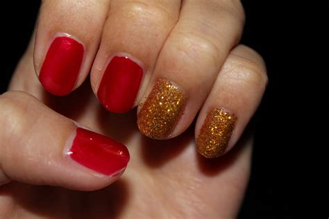 Sara Nail Hollywood Girl Red Nail Polish With Gold Glitters