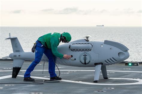 la marine nationale  perdu en mer lun de ses drones camcopter   mer  marine