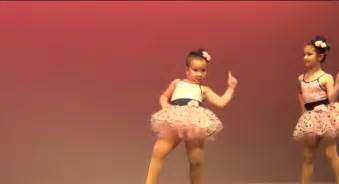 menina de 6 anos vira hit mundial na web em vídeo dançando cidades em