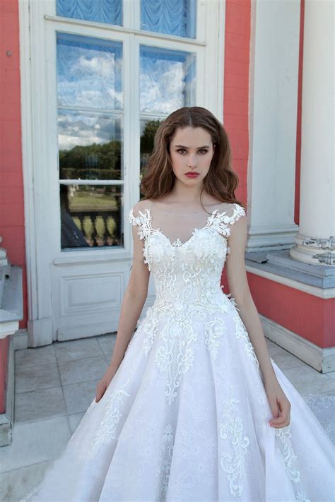 Luxury Wedding Dresses Ball Gown Sweep Train Sexy Lace