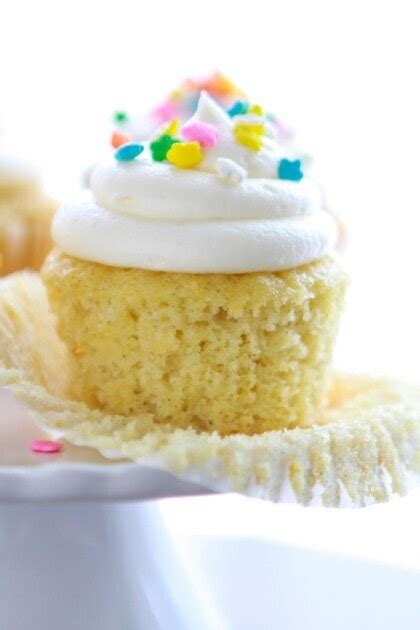 sour cream vanilla cupcakes with buttercream frosting