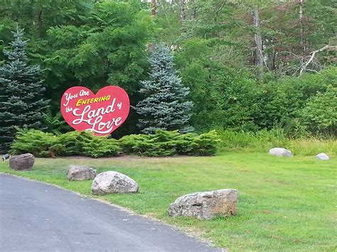 couples resort the land of love in the poconos