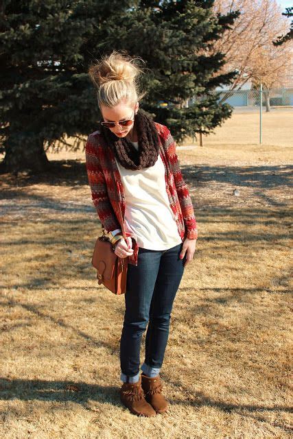 white tee and plaid comfy and cute clothes fall outfits fashion winter outfits