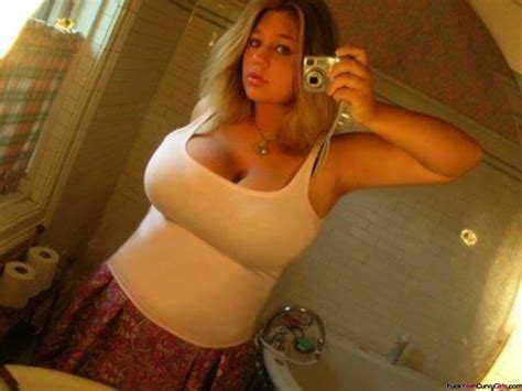 chubby bra selfie