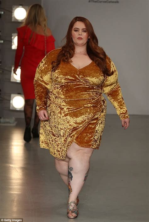 Tess Holliday Leads Curvy Models At London Fashion Week Daily Mail Online