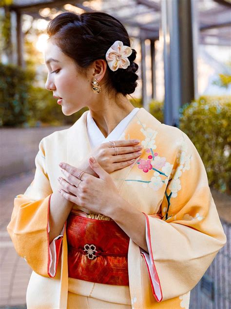 What Is The Traditional Costume That Japanese Women Wear Dresses