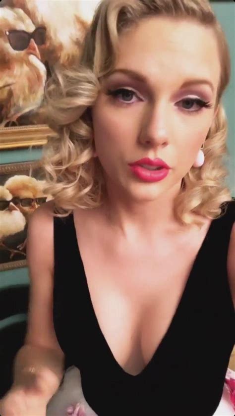 Another Cute Taylor Swift Selfie Celeblr