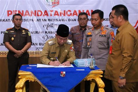 Pembentukan Mal Pelayanan Publik Pemkab Lampura Tandatangani Nota