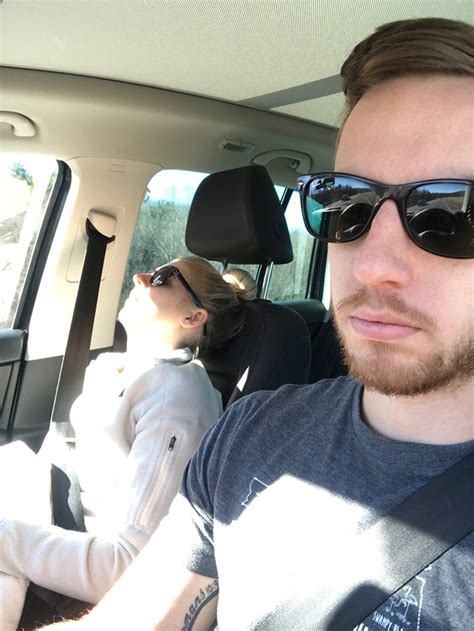 ce gars a partagé des photos de tous les voyages en voiture amusants qu il a faits avec sa femme