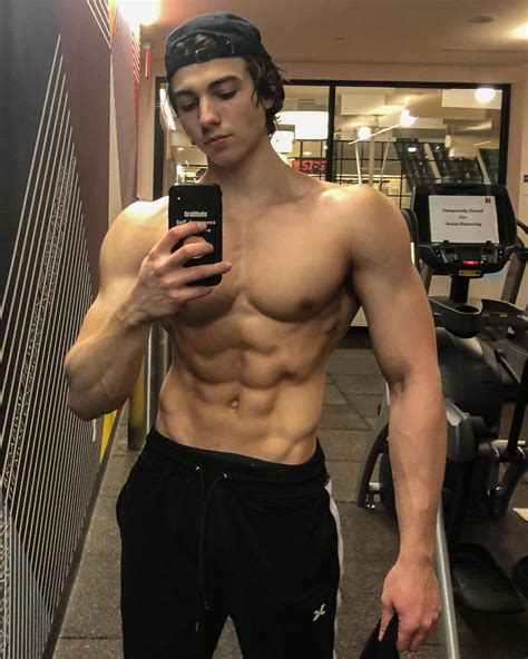 skinny guys broad shoulders eric abrons shirtless cute gym boy abs selfie