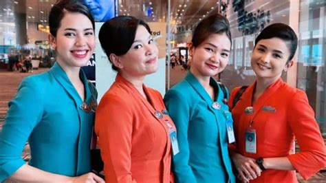 Viral Video Pramugari Garuda Indonesia Mengenakan Pakaian Tak Biasa