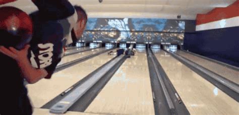 These Bowling Trick Shots Look Extremely Dangerous The Daily Dot