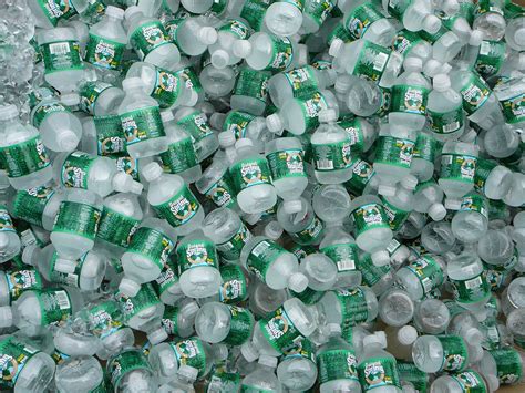 green initiative detroit zoo   dump bottled water michigan