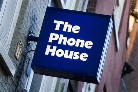 mobieltjeswinkel phone house slankt af  banen weg  winkels op de schop