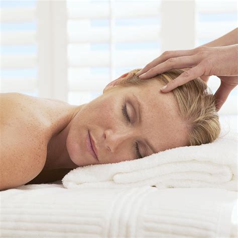 Express Relaxing Scalp Massage Treatment The Urban Rooms