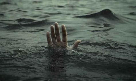 Chirala Two Youths Drown In Sea