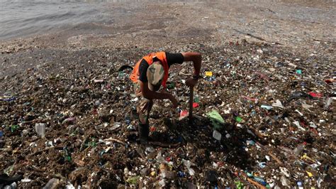 waves of plastic hit dominican republic