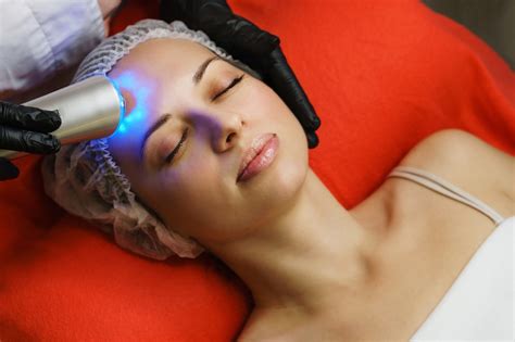 How Led Light Therapy Can Benefit Your Skin Body And Brain Hellogiggles