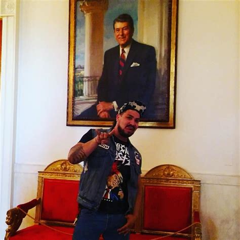 throw    time  visited  white house im wearing  municipal waste shirt