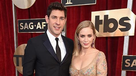 john krasinski says he propositioned wife emily blunt by