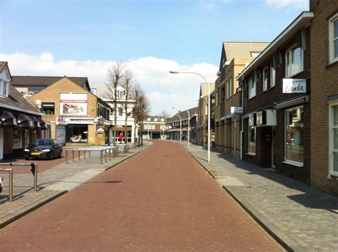 dorpsstraat aan de noordzijde nederland dorp straat