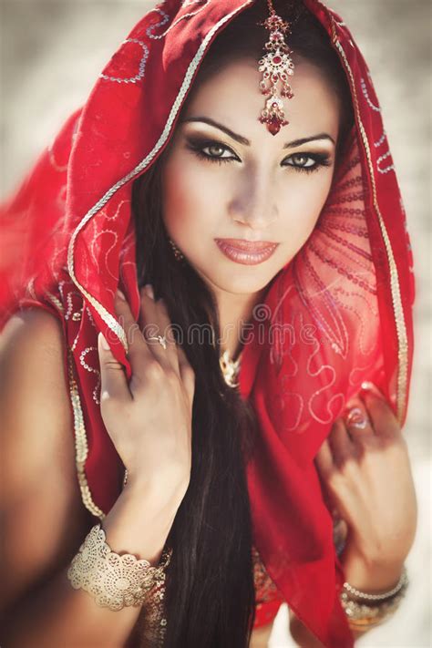 mooie indische vrouw bellydancer arabische bruid stock foto afbeelding bestaande uit
