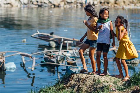 cebu philippine slum girl