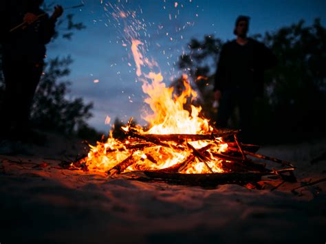 campfire storytelling smores  alumni mm