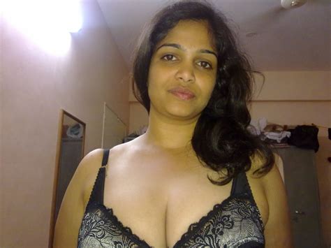 Scorching Indian Aunty Stripping Displaying Massive Boob