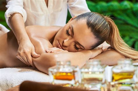 a complete guide to deep tissue massage therapy luxeva