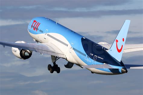 tui airways boeing   dreamliner  tuim vimages aviation media