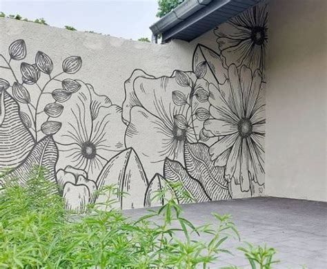 unique garden mural ideas  outdoor walls fences