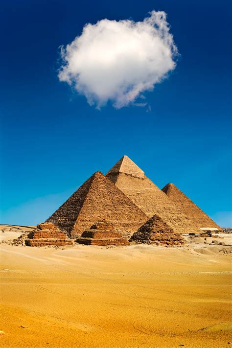 facts   great pyramids  giza architectural digest