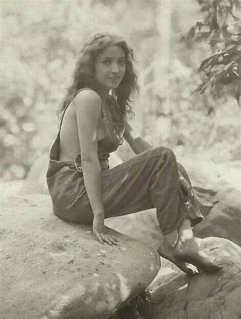 43 Beautiful Vintage Photographs Of Bessie Love In The