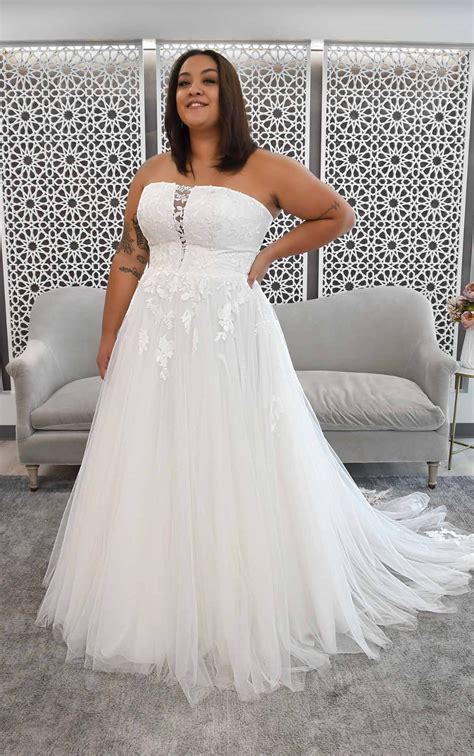 strapless    size wedding dress  illusion plunge stella york wedding dresses