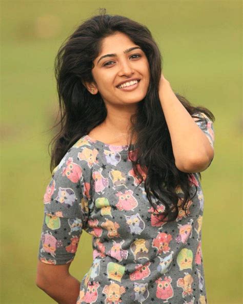 actress roshini prakash latest hd   wallpapers